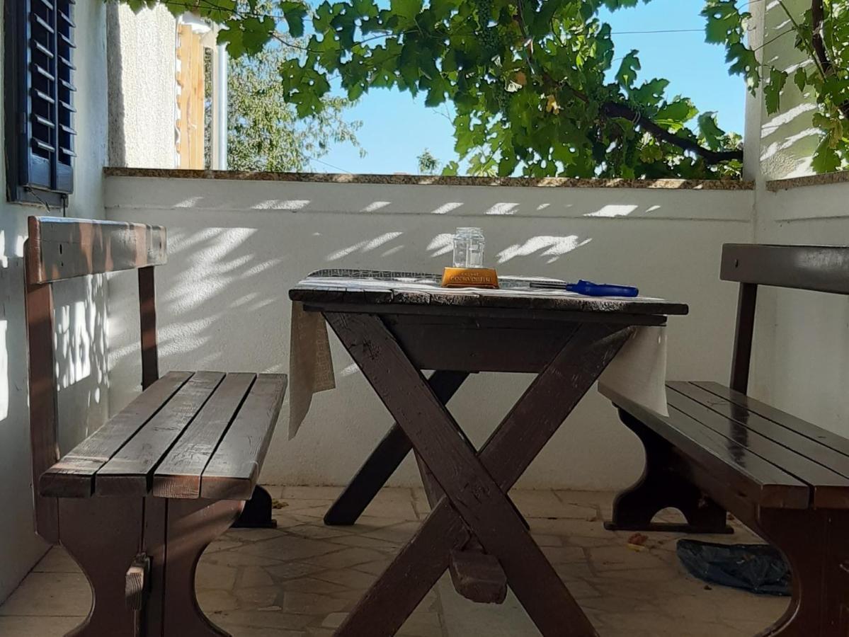 Holiday Home Loznati Црес Экстерьер фото