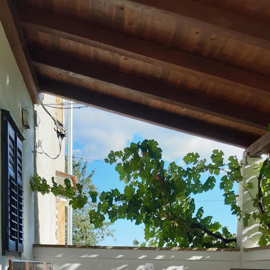 Holiday Home Loznati Црес Экстерьер фото